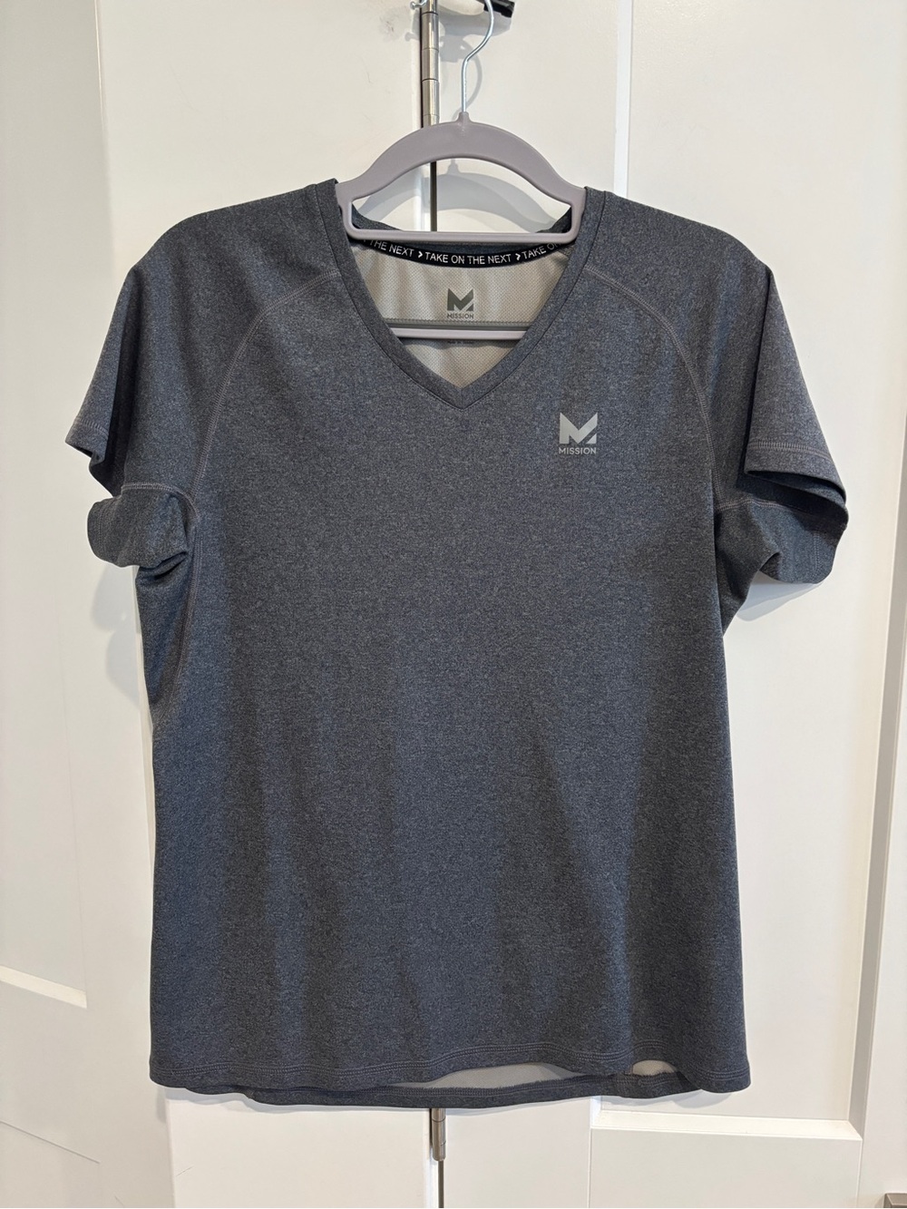Mission Vaporactive Women's Performance Short Sleeve V-Neck Tee. Size L